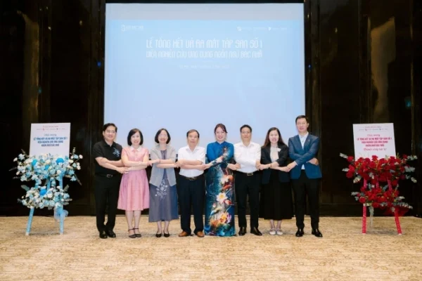 Hội đồng khoa học Viện Nghiên cứu Ứng dụng Ngôn ngữ Bác Nhã trong sự kiện ngày 14/9